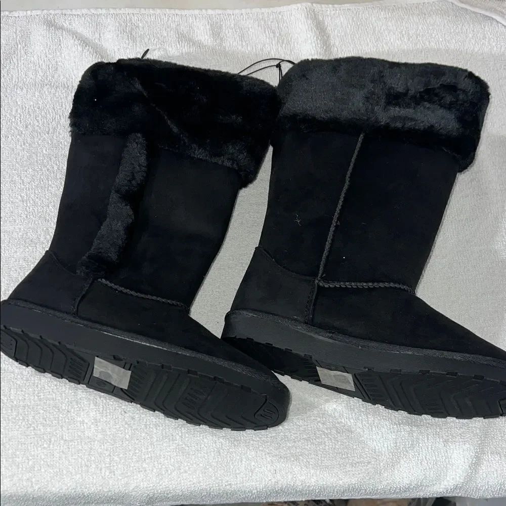 Cozy Black Fur-Trimmed Winter Boots